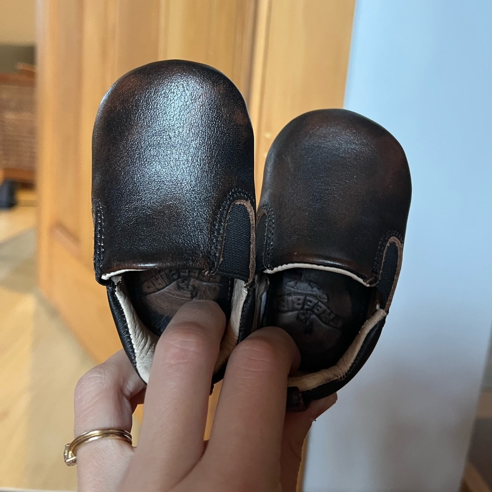 Baby free bird shoes; size 1. Brown